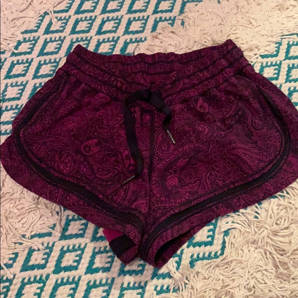 Lululemon shorts size 4